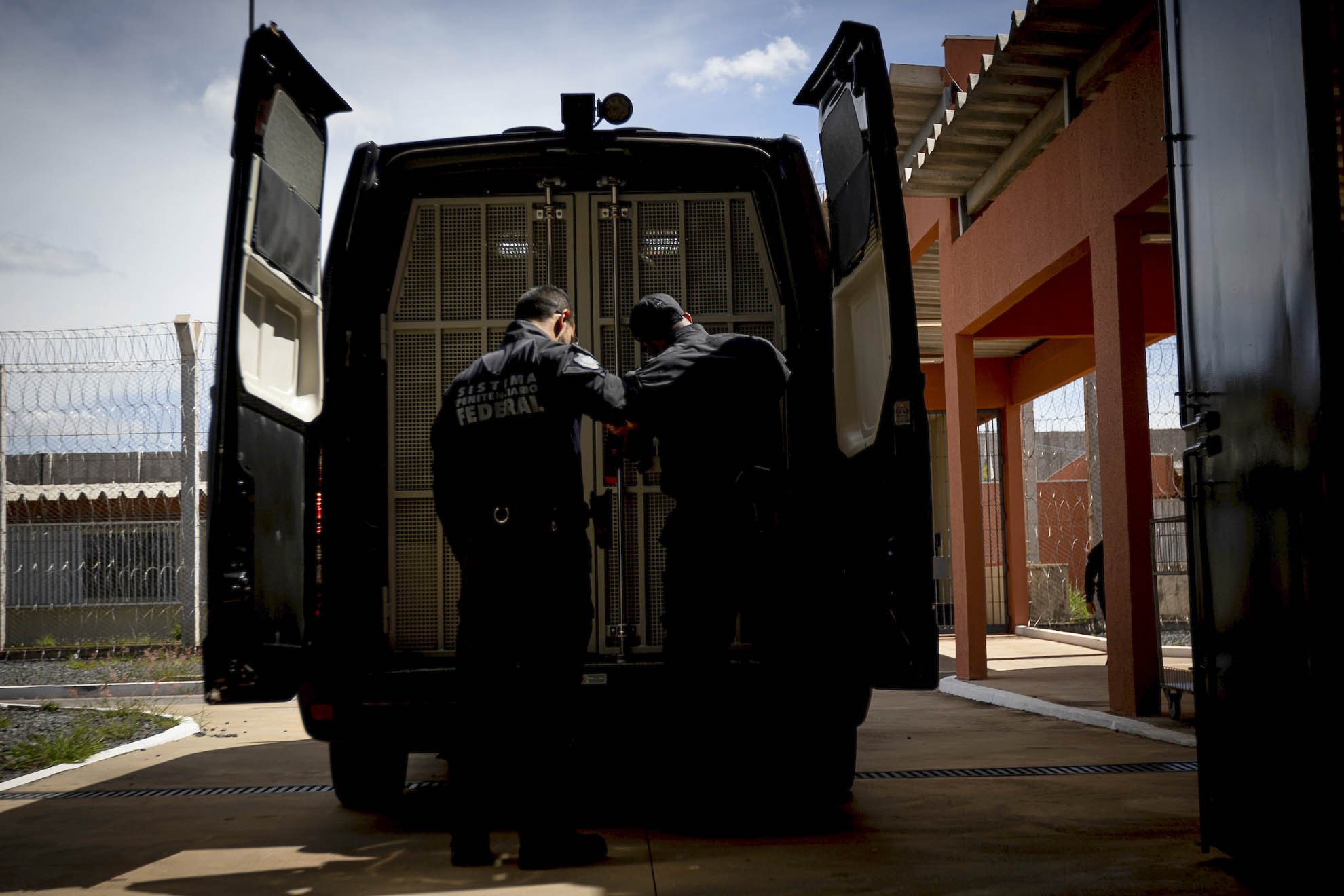 O jornalista passou por todos os procedimentos obrigatórios aos detentos