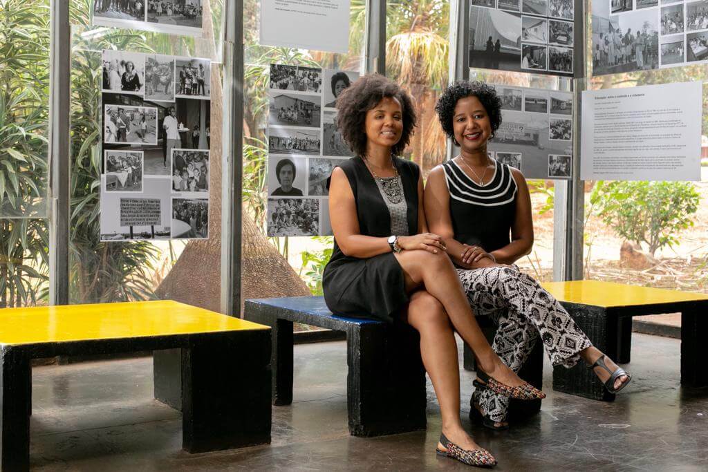 Andressa Marques da Silva e Ana Flávia Magalhães Pinto organizaram uma exposição com fotos da construção de Brasília