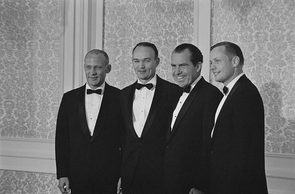 Aldrin, Collins, Richard Nixon e Armstrong em jantar na Casa Branca