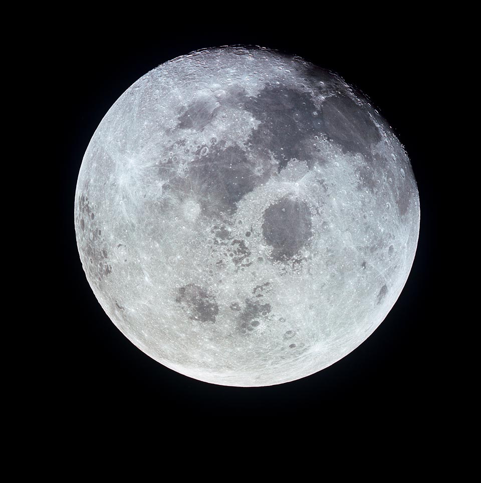 Foto da Lua cheia vista da nave Apollo 11, julho de 1969