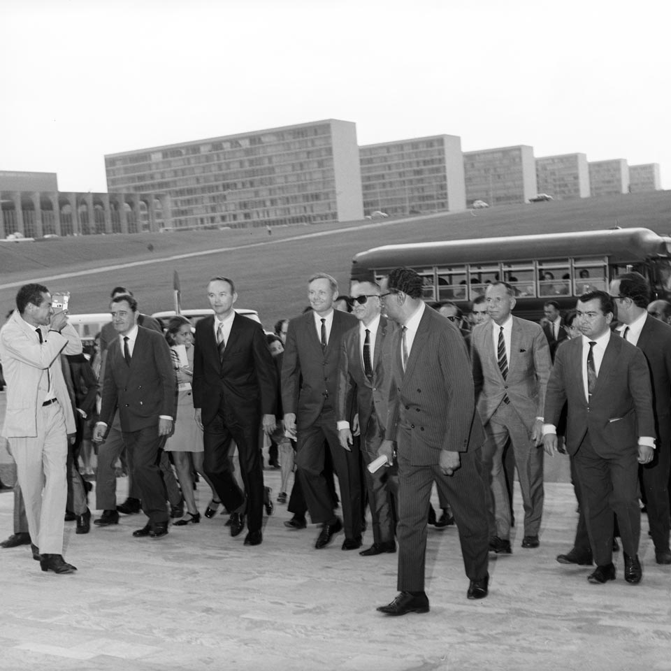 Michael Collins e Neil Armstrong na rampa do Congresso Nacional