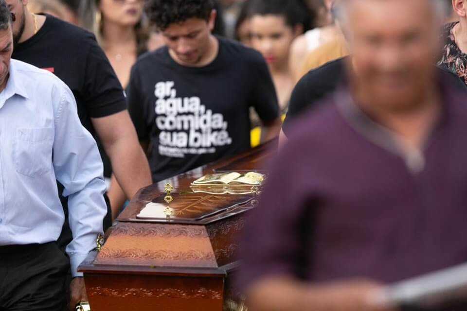 Não sabemos se Noélia tinha qualquer consciência do destino dela. A família, por certo, não imaginava.