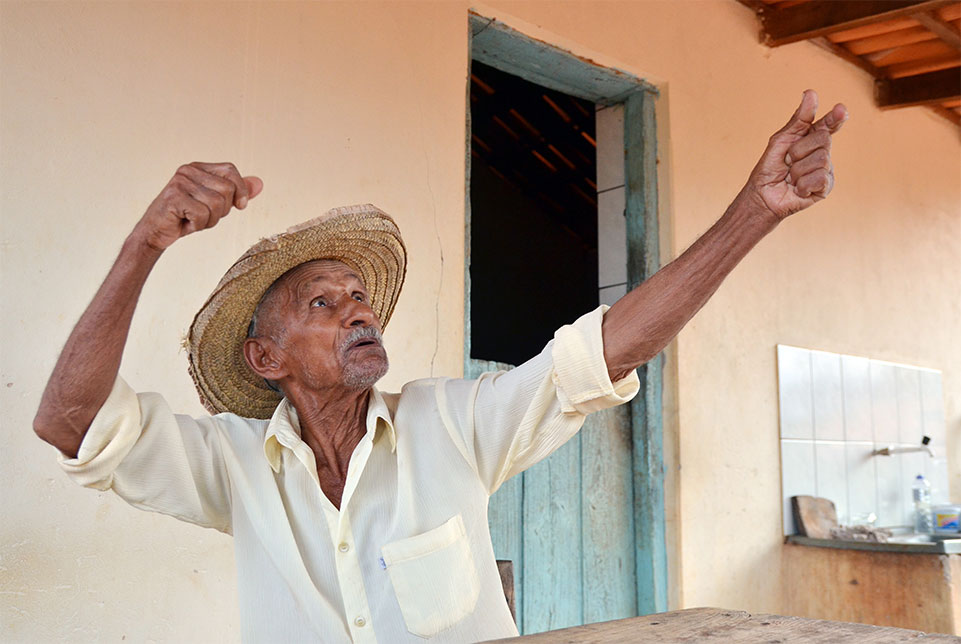 Aos 90 anos, João Nego tem na memória mais de oito décadas de histórias dos geraizeiros. Foto: Gilberto Alves/Especial para o Metrópoles