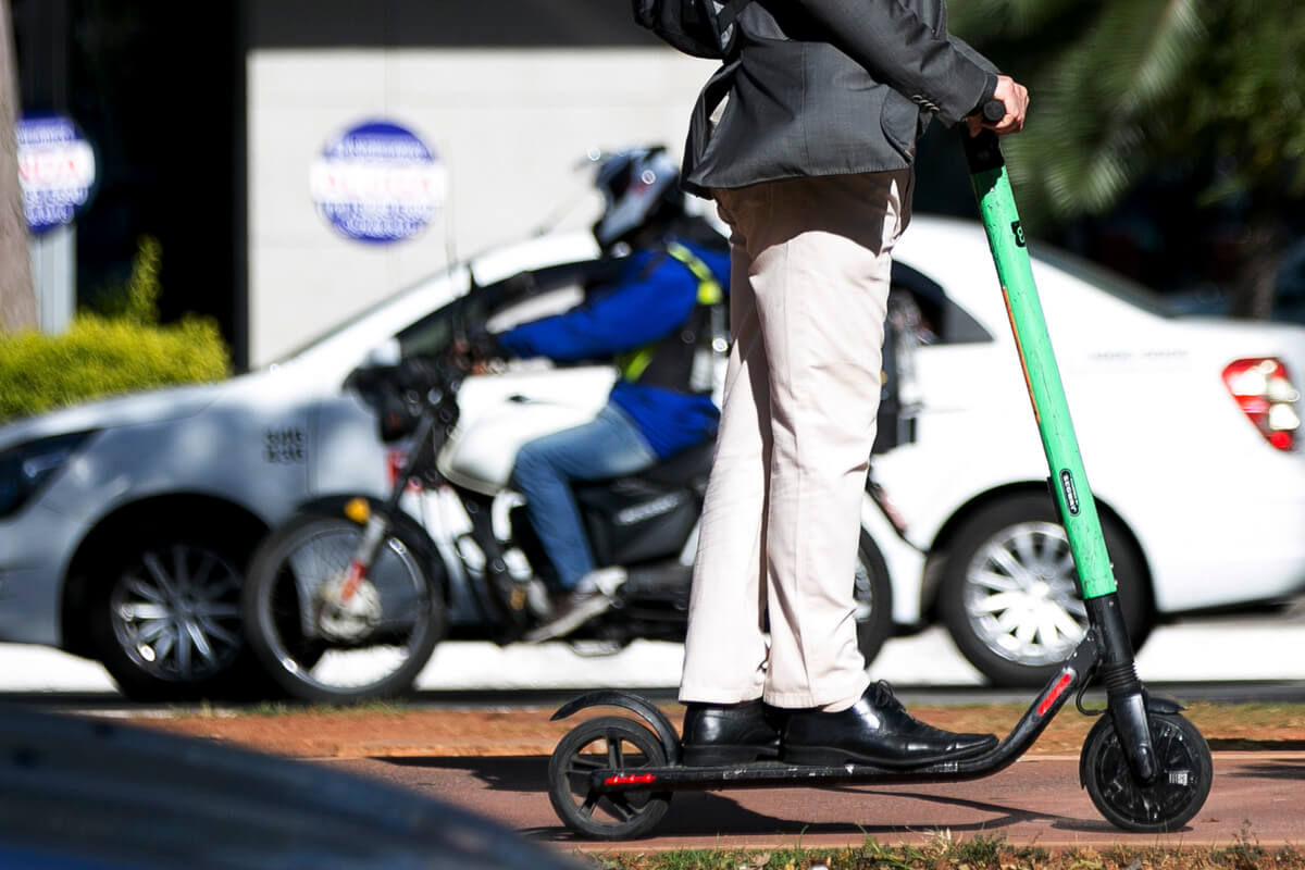 Na hora do rush, é possível contar 90 patinetes circulando na ciclovia da avenida Faria Lima, uma das mais movimentadas de São Paulo 