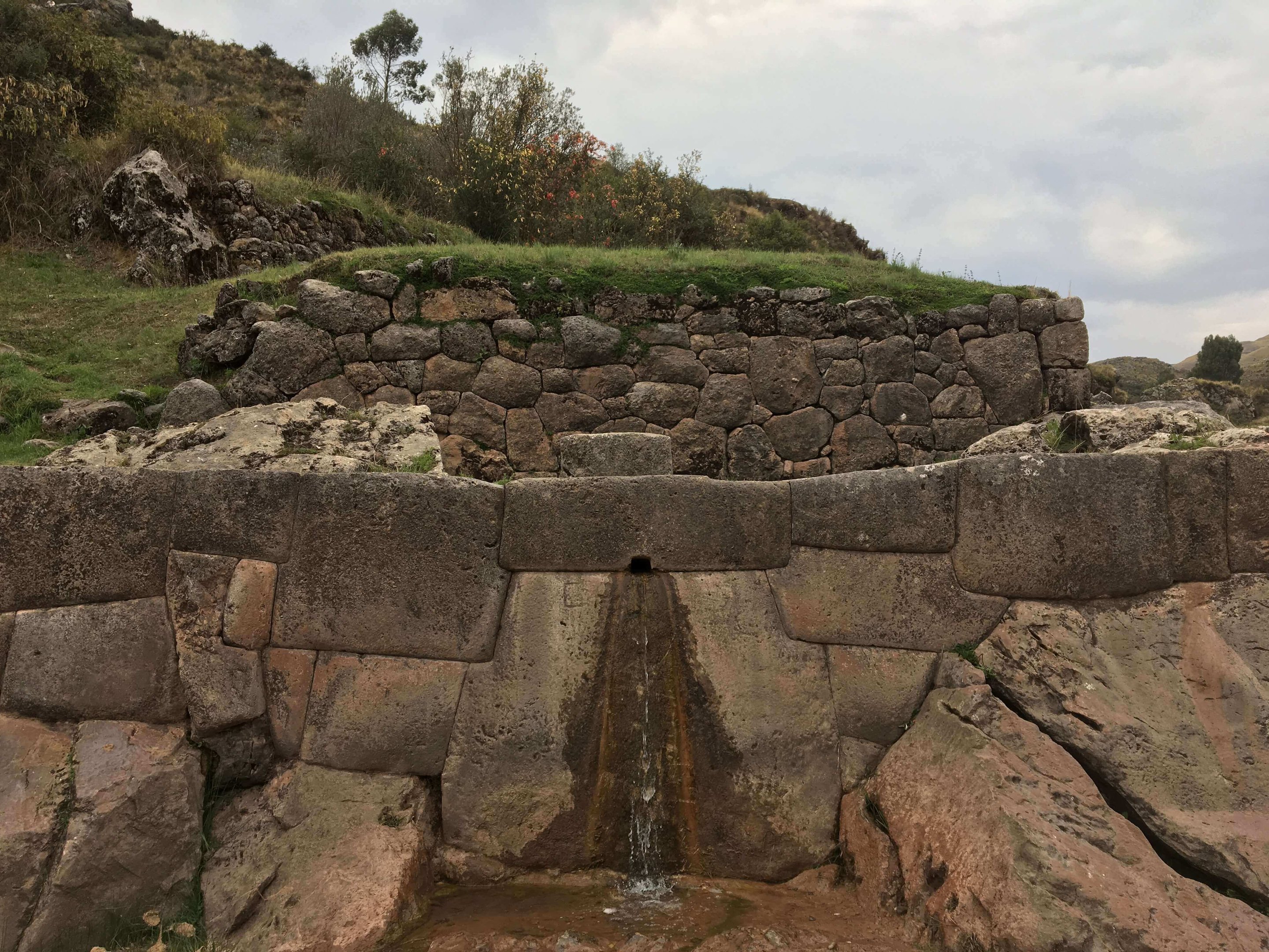 Os povos antigos aprenderam a canalizar a água com tecnologia avançada