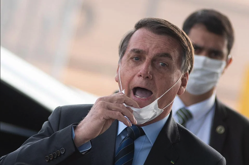Bolsonaro rompe com vacinação