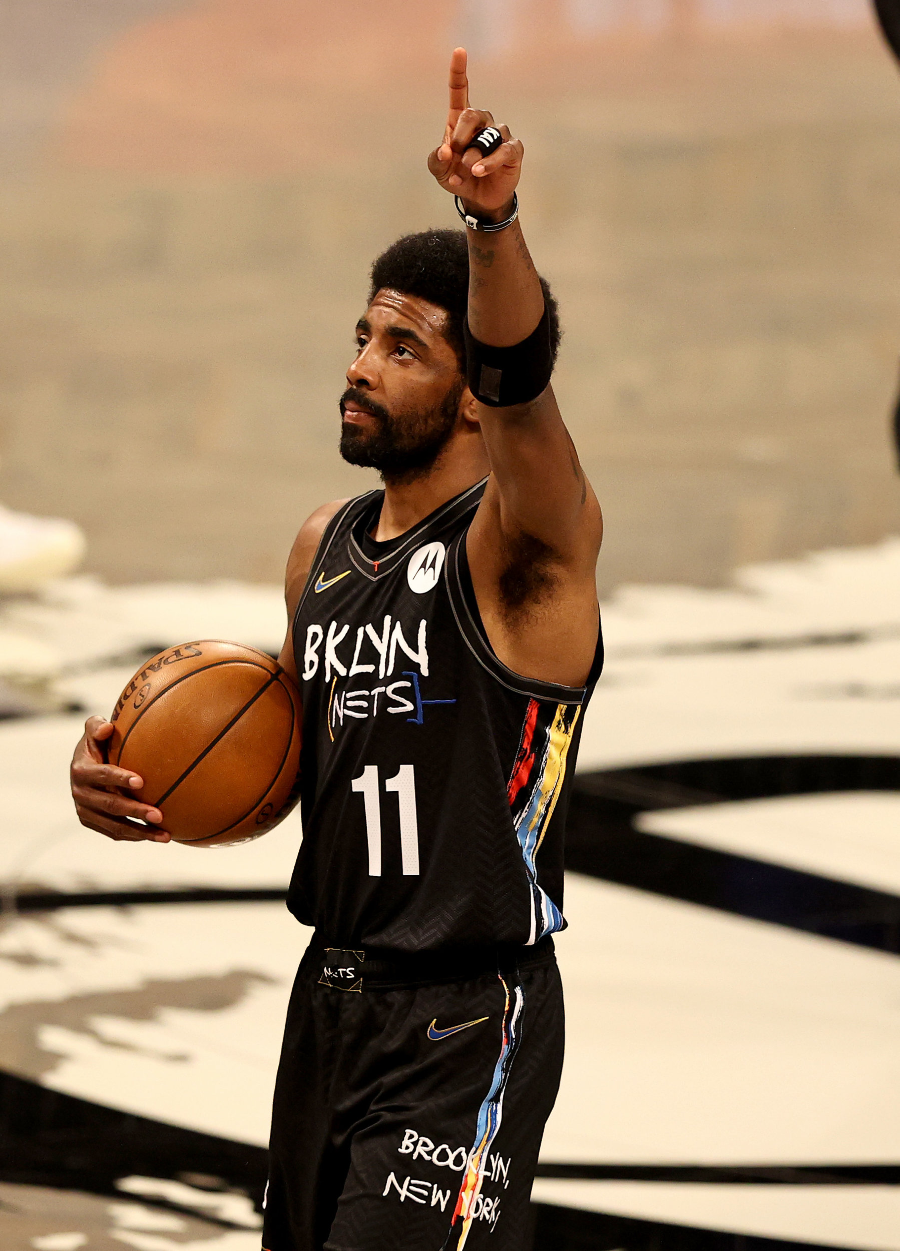 Kyrie Irving é liberado para jogos em Nova York